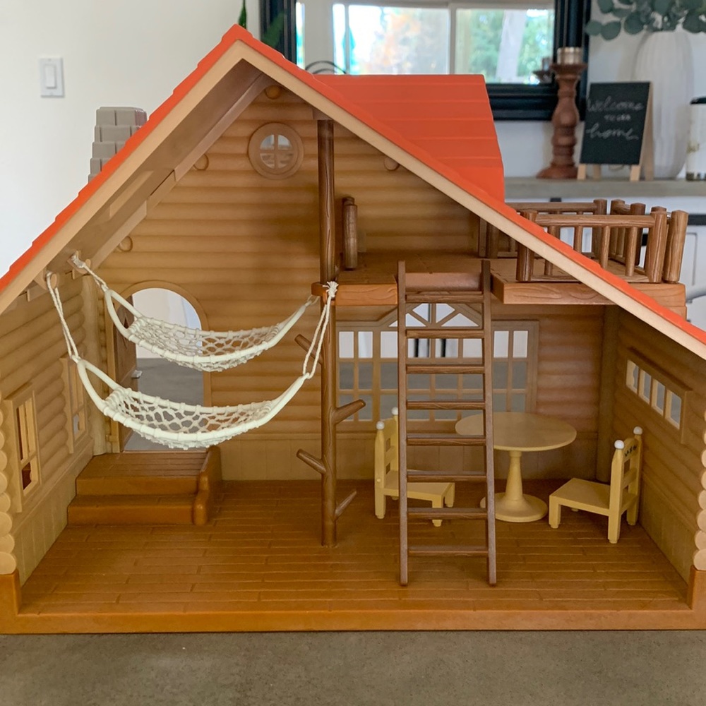 Calico Critters Lakeside cabin